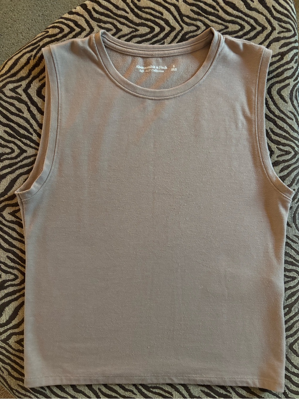 Abercrombie & Fitch Sleeveless Crewneck    Top LIKE NEW! Size Small